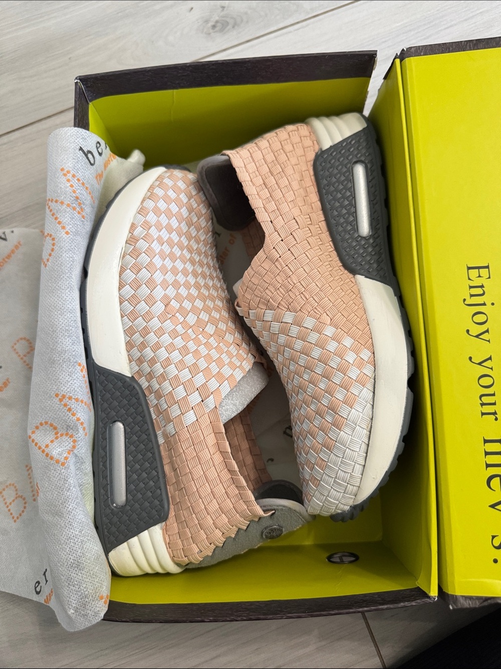 Women Slip-On Woven Sneakers size 39 / SIZE 8